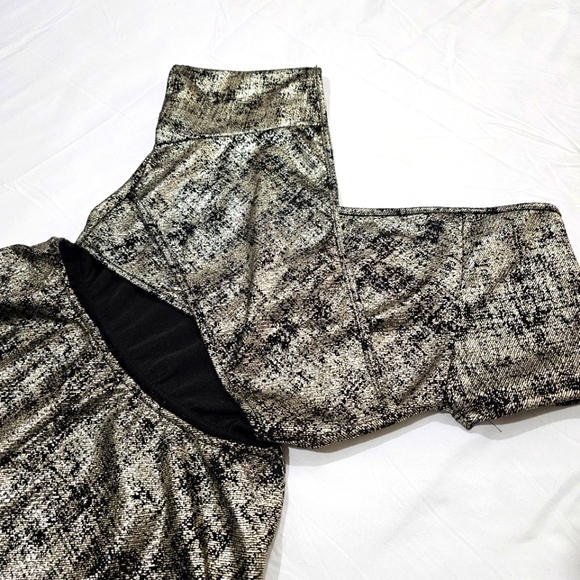 Rolla Coster ✦ Metallic Fit & Flare Mini ✦ Black w/ Gold Shimmer & Cutout Back S - Picture 10 of 17